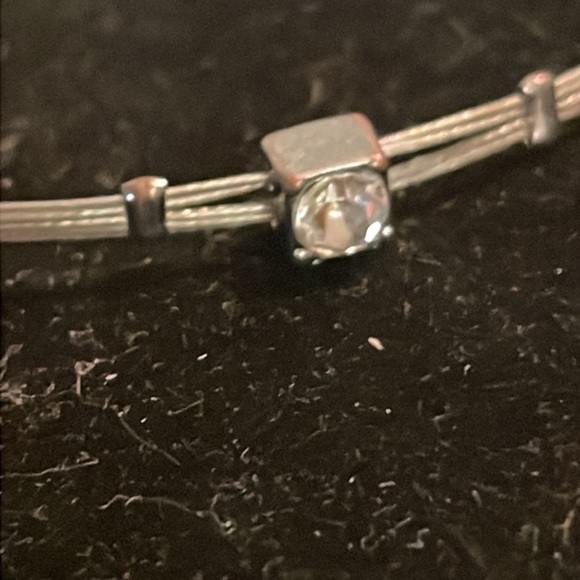 8” Minimalist silver tone stretch bracelet w/2 beads & 2 bezel set crystals - Picture 10 of 13